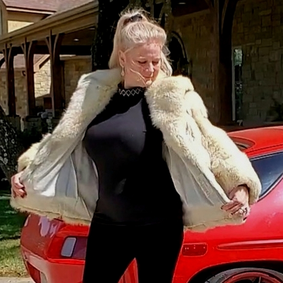 Fox Fur Coat: Ivory Fur with Brown Tips - Picture 5 of 17